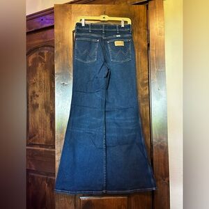 Women’s Wrangler Wanderer High Rise Flare Jeans 27x32